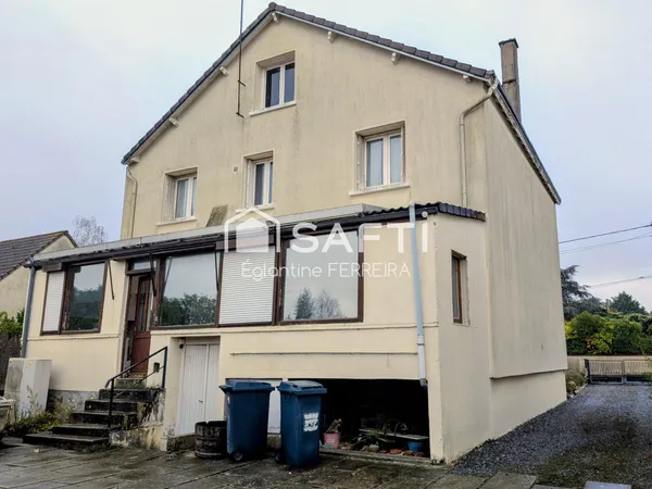 SAINT MAUR, MAISON DE 145M² HABITABLES AVEC SOUS-SOL, 2 GARAGES ET JARDIN