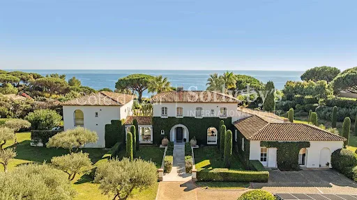 Villa 12 pièces 400 m²