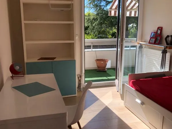 Chambre meublée chez l'habitant à deux pas du Tram B et du campus universitaire de Pessac