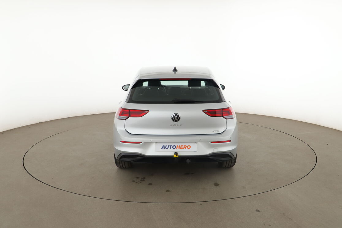Volkswagen Golf VIII 1.0 eTSI DSG7 — photo 4