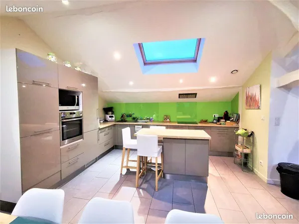 Appartement proche gare de Roanne - 120 m²