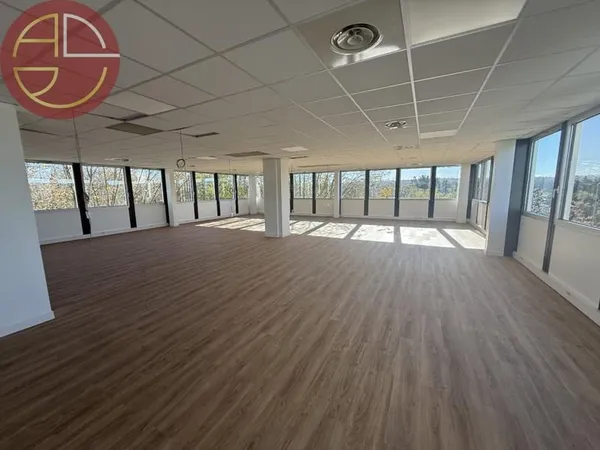Bureau et espace de travail Location Labège 210m² 2275€