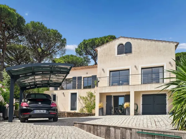 Belle Villa moderne sur les hauteurs de Sainte-Maxime (Var)