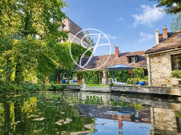 Maison 12 pièces 363 m²