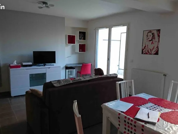 Grand studio 37,30 m2 avec cuisine intégrée