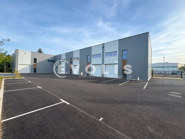 Local d'activité 1241 m²