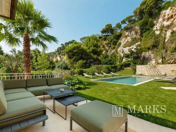 Villa 9 pièces 300 m²