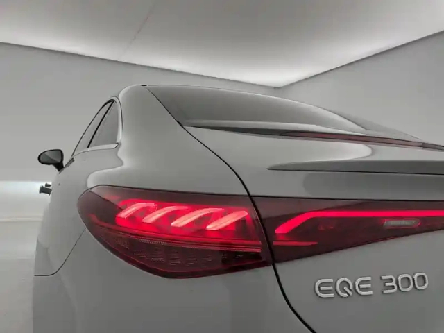 Mercedes Classe E eqe 300 — photo 93