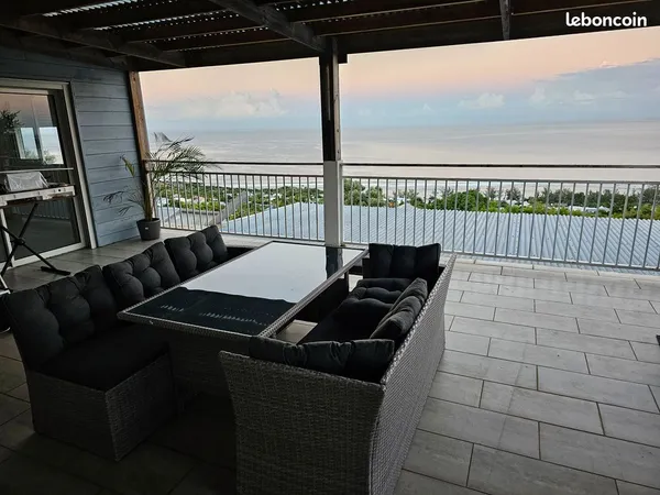 Grand T2 de 70 m² meublé - Vue mer imprenable, grande terrasse & 2 parkings - Calme à 4 min de la pl