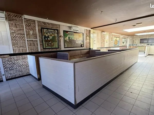 Local commercial 270 m²