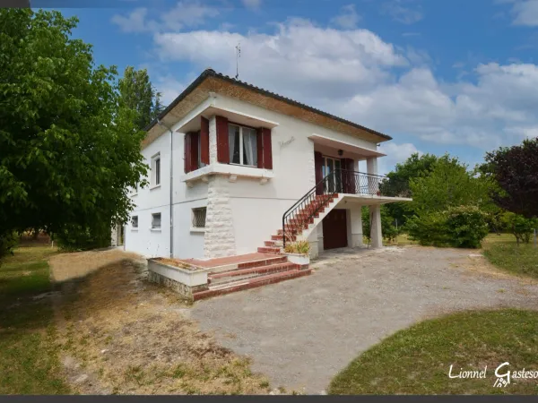 Maison à vendre 9 pièces d'environ 188 m² 7 chambres avec garage à Port-Sainte-Foy-et-Ponchapt (24)