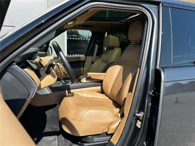 Land Rover Range Rover swb p510e phev awd — photo 4