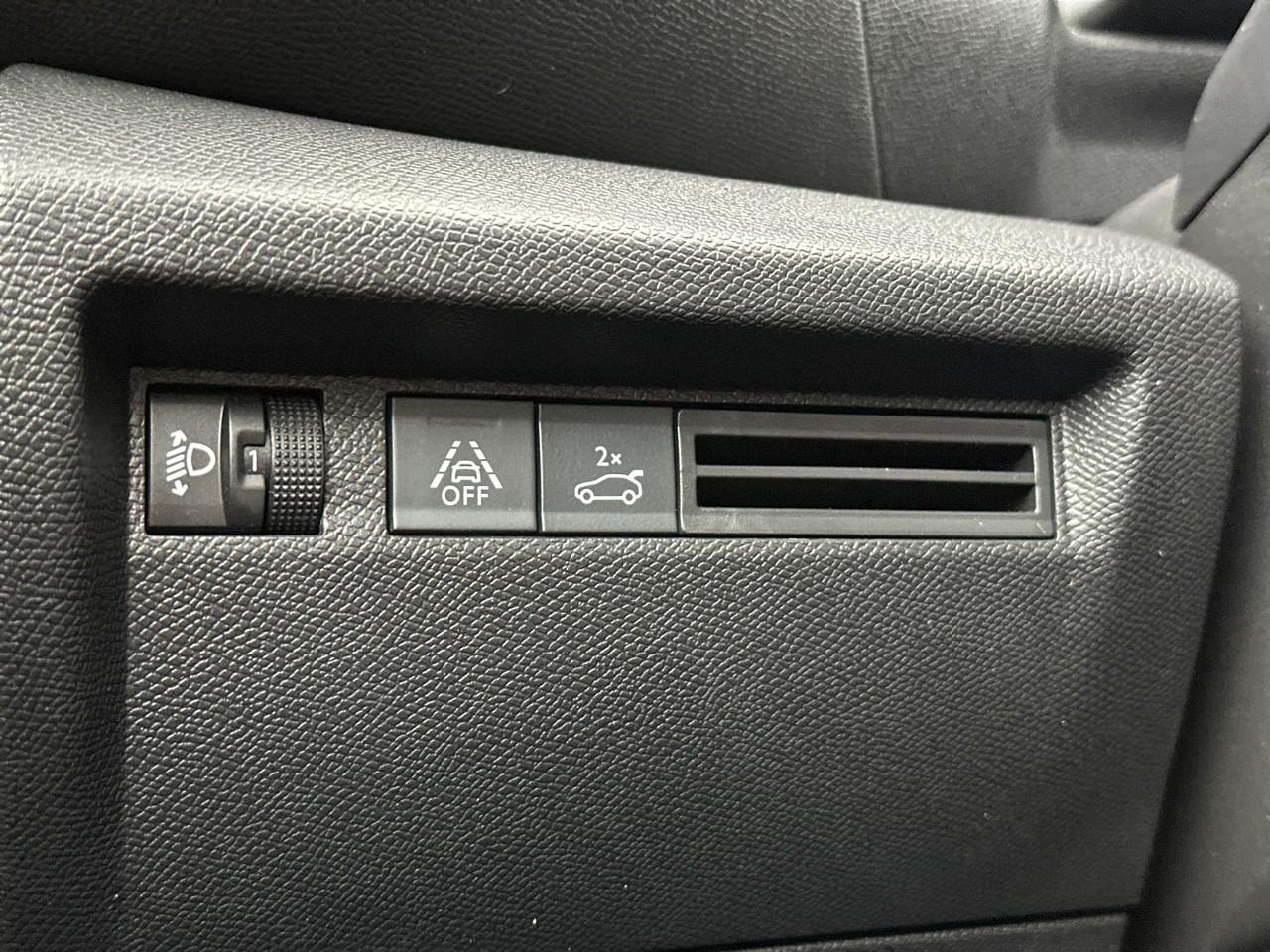 Citroën C4 X hybride 145 ch e-dcs6 you — photo 16