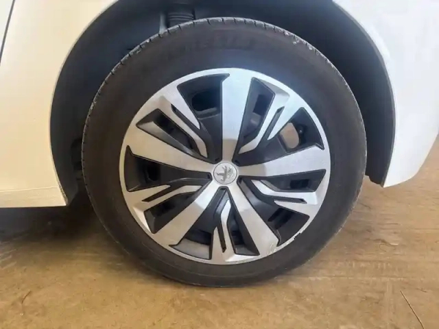 Peugeot 208 puretech 100 s&amp;s bvm6 — photo 11