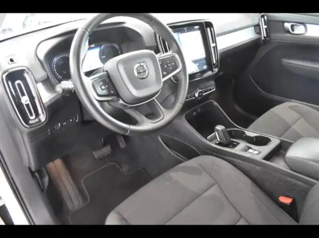 Volvo Xc40 t5 recharge 180 + 82ch business dct 7 — photo 25