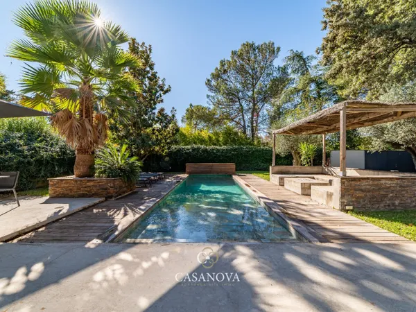 Maison 8 pièces 300 m²