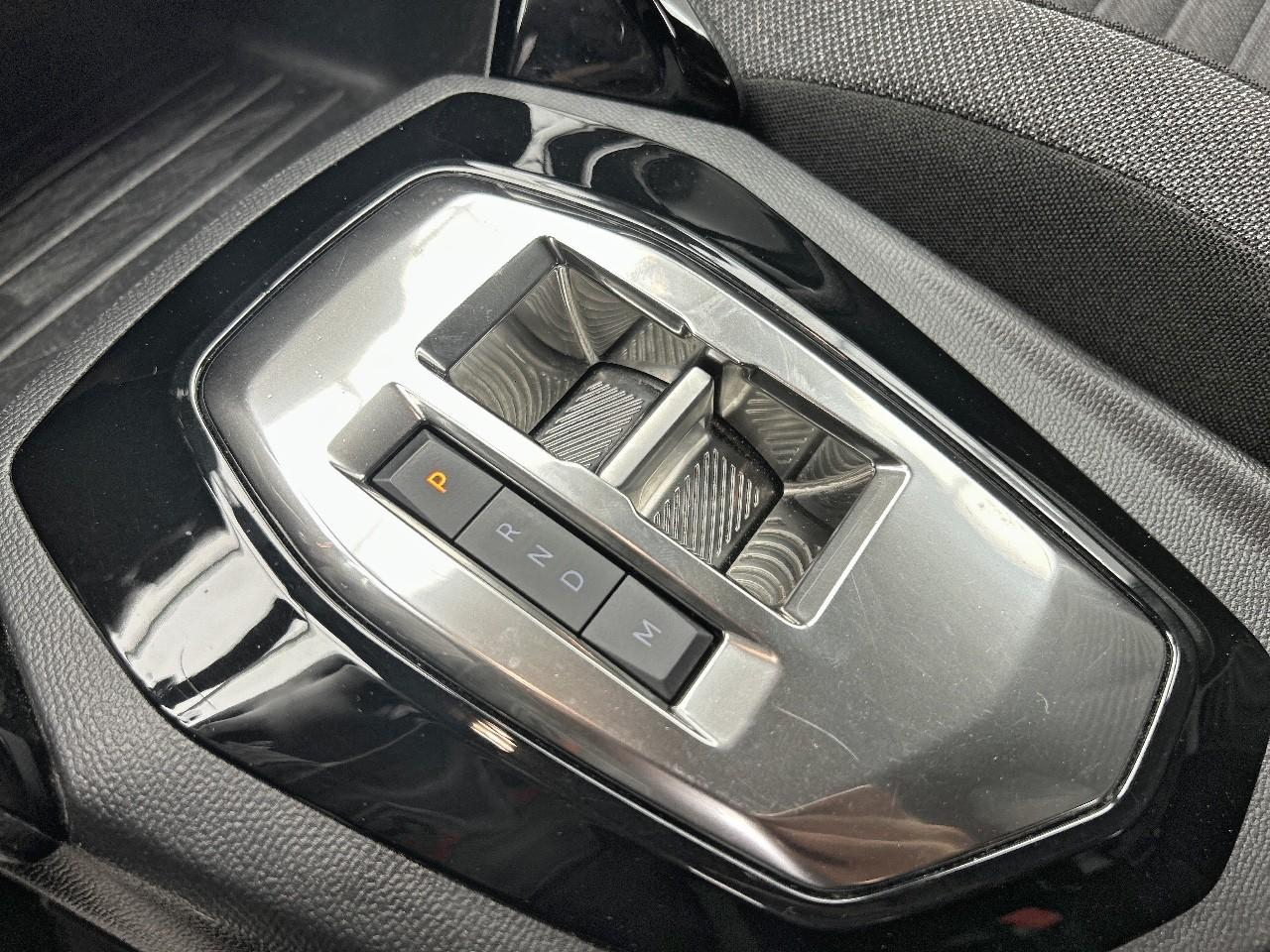 Peugeot 2008 hybrid 136 e-dcs6 active — photo 17