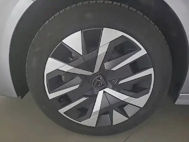 Peugeot 208 puretech 100 s&amp;s bvm6 — photo 13