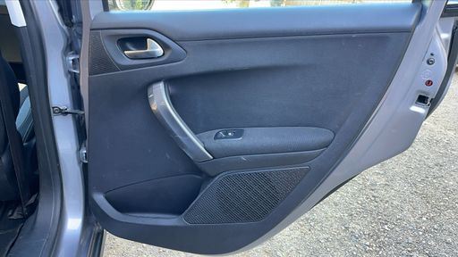 Peugeot 2008 1.6 BlueHDi 75 - Active – 2018 – 99354 km – Diesel – Boîte Manuelle — photo 25