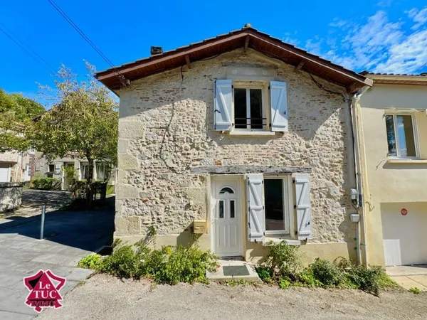 Maison de village avec garage et jardin
