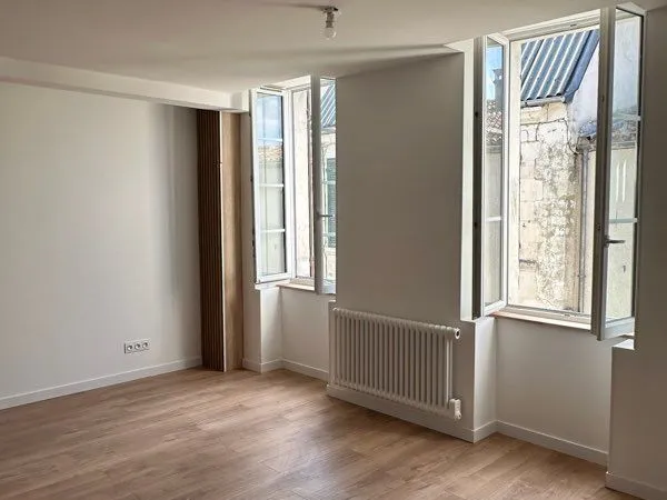 Appartement T4 à louer - 85 m² entièrement rénové - Centre-ville