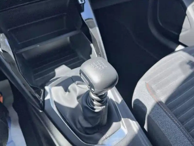 Peugeot 208 puretech 100 s&amp;s bvm6 — photo 17