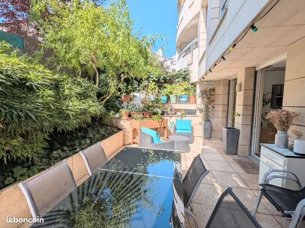2 pièces 50m2 avec grande terrasse arborée de 25m2 proche de gare de bécon