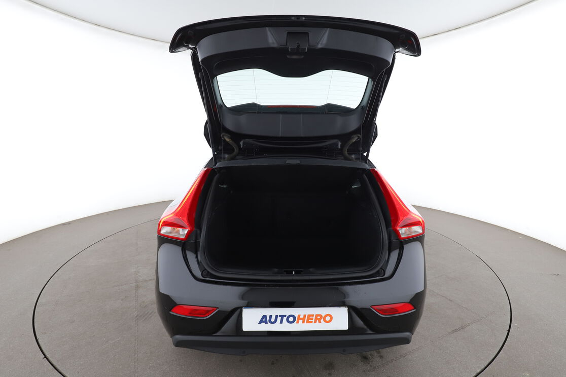 Volvo V40 2.0 T2 Signature Edition — photo 15