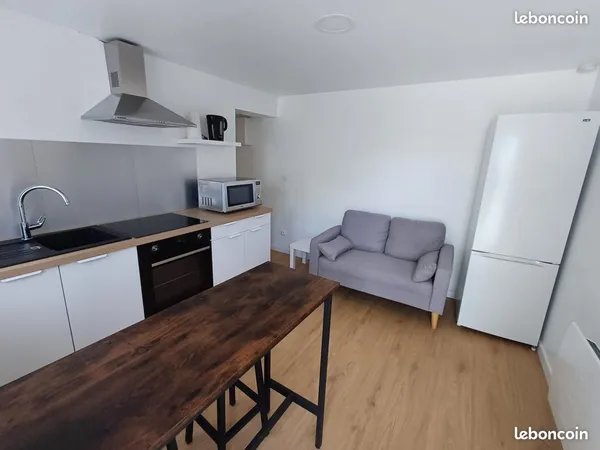 Appartement F2 35m2 meublé, charges comprises (eau, elec, internet, etc), rez de jardin, parking