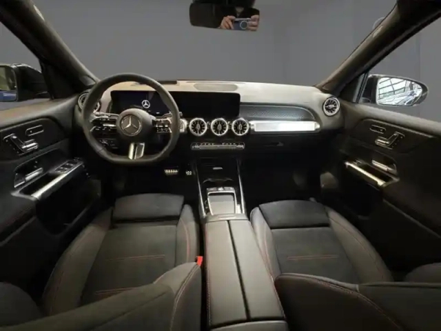 Mercedes Glb 200 d amg line — photo 8