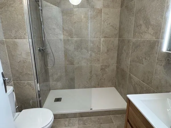 Lyon 8, T2, 47m2, avec balcon , parking et cave