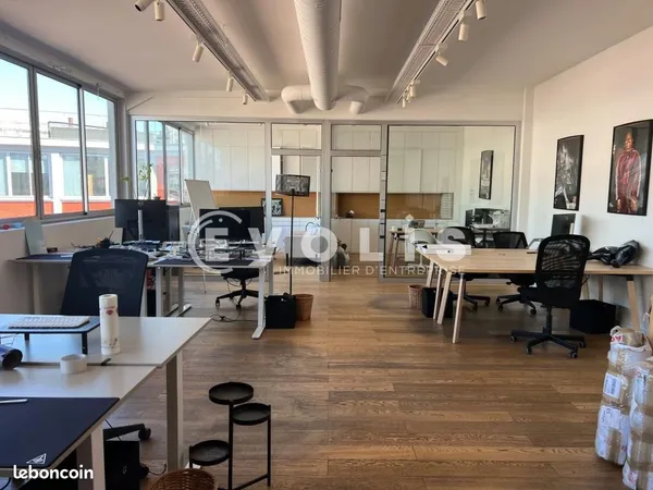 Bureau 96 m²
