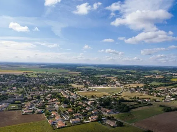 Terrains viabilisés et libres de constructeurs à Benet de 505 m²