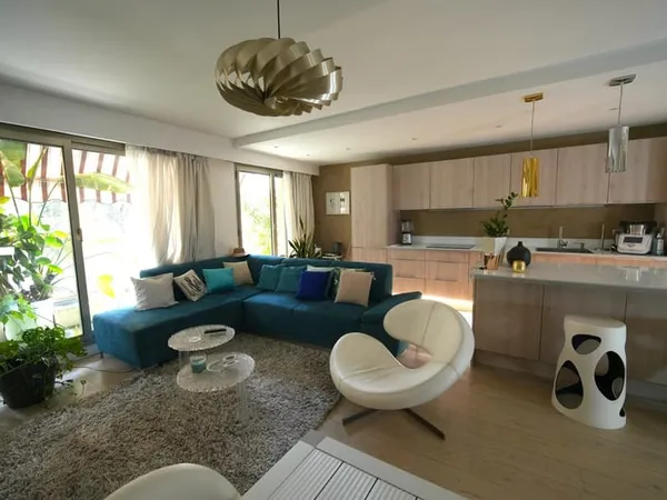 F3 Nice - Promenade Gambetta - traversant vue mer