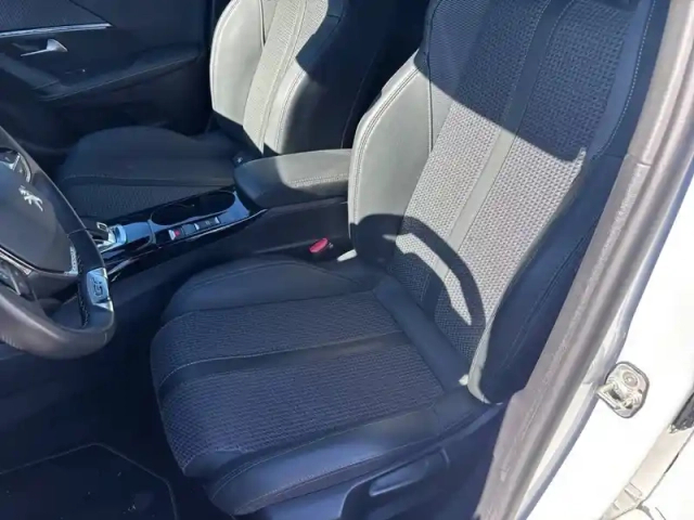 Peugeot 2008 puretech 130 s&amp;s eat8 — photo 11