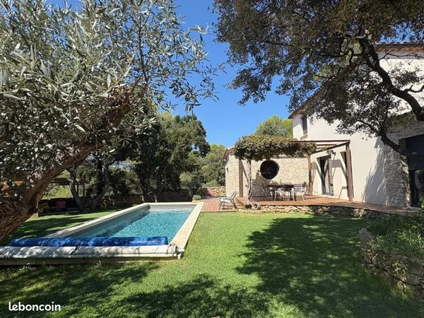 Villa familiale avec piscine dans un cadre privilégié - Cornillon-Confoux