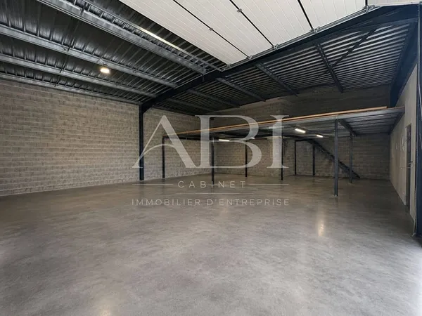 Local d'activité 340 m²