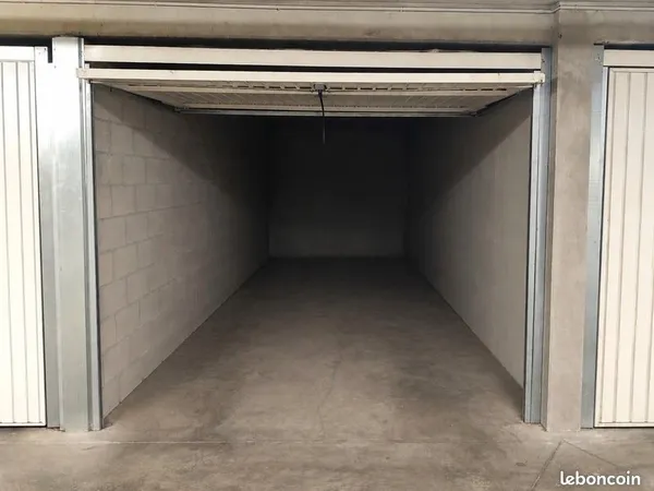 Garage/box 25 m² Marseille 6eme Arrondissement