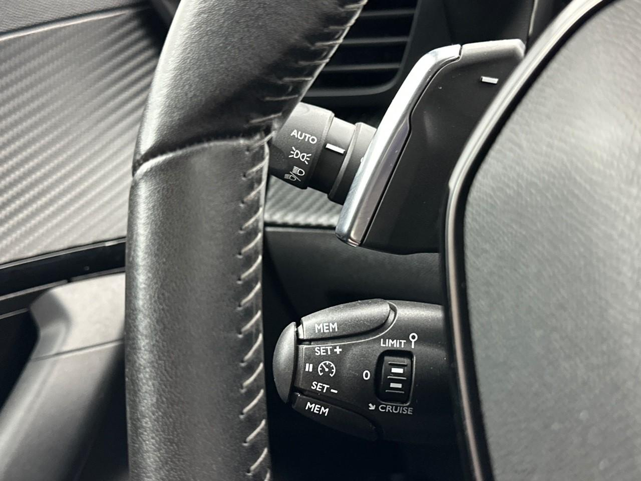Peugeot 2008 bluehdi 130 s&s eat8 allure pack — photo 17
