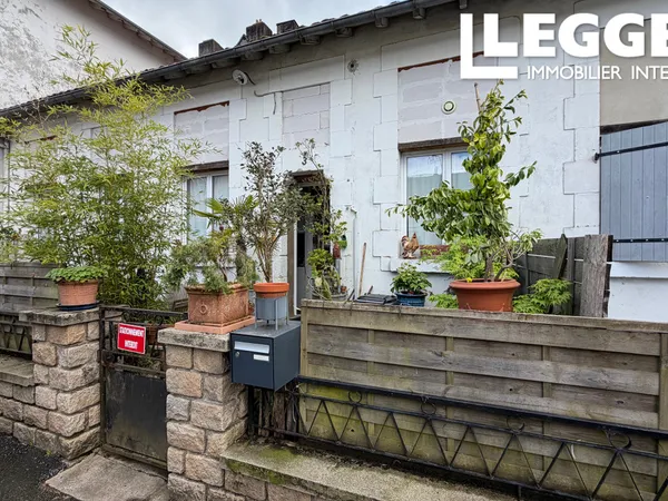 Maison de ville séparée en 3 appartements indépendants avec terrains et garage, idéal investissement