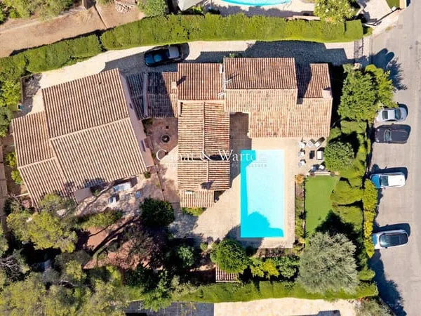 Villa 8 pièces 305 m²