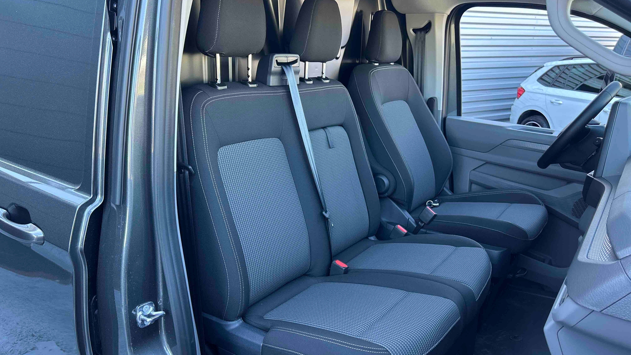 Volkswagen Utilitaires TRANSPORTER VAN L1H1 2.0 TDI 150 BVA8 — photo 17