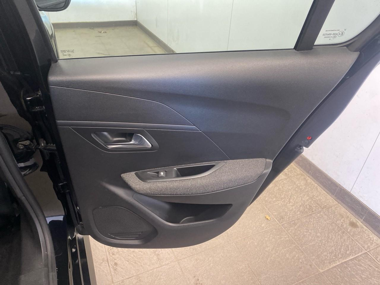 Peugeot 208 electrique 50 kwh 136ch style — photo 25