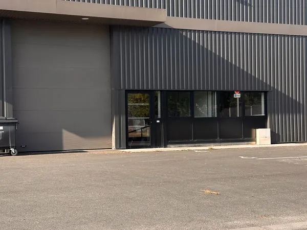 Local d’activité et entrepôt Location Artigues-près-Bordeaux  288m² 2400€