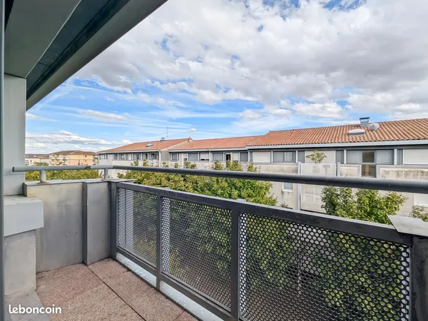 T2 de 48 m² au dernier étage avec balcon et frais de notaire réduits
