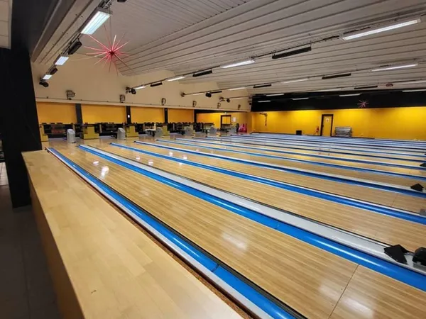 BOWLING 16 PISTES , LICENCE 4 et APPARTEMENT