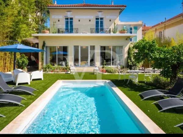 Villa 7 pièces 276 m²