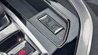 Peugeot 3008 Plug-in Hybrid4 300ch GT e-EAT8 — photo 17