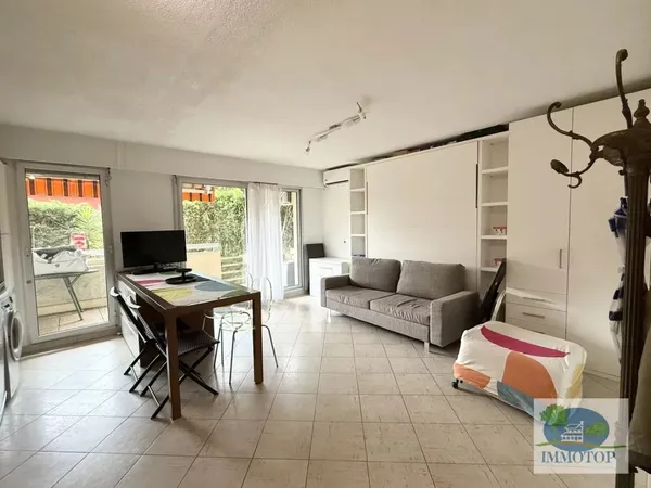 APPARTEMENT 2 PIECES MEUBLE AVEC JARDIN