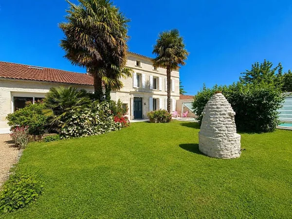Maison 6 pièces 320 m²